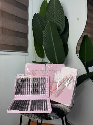 Cluster Lashes with Glue and Tweezers