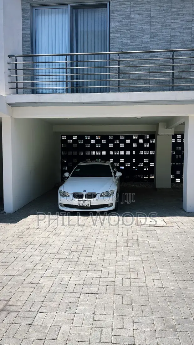 BMW 328i 2011 White - 1