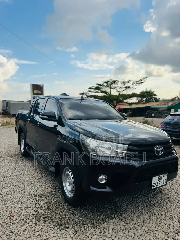 Toyota Hilux 2018 Black - 1