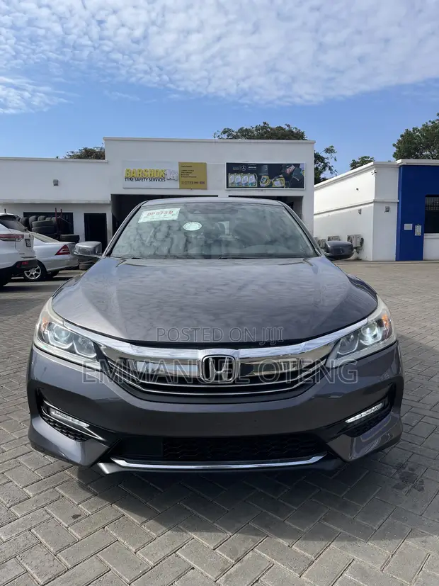 Honda Accord 2017 Silver - 1