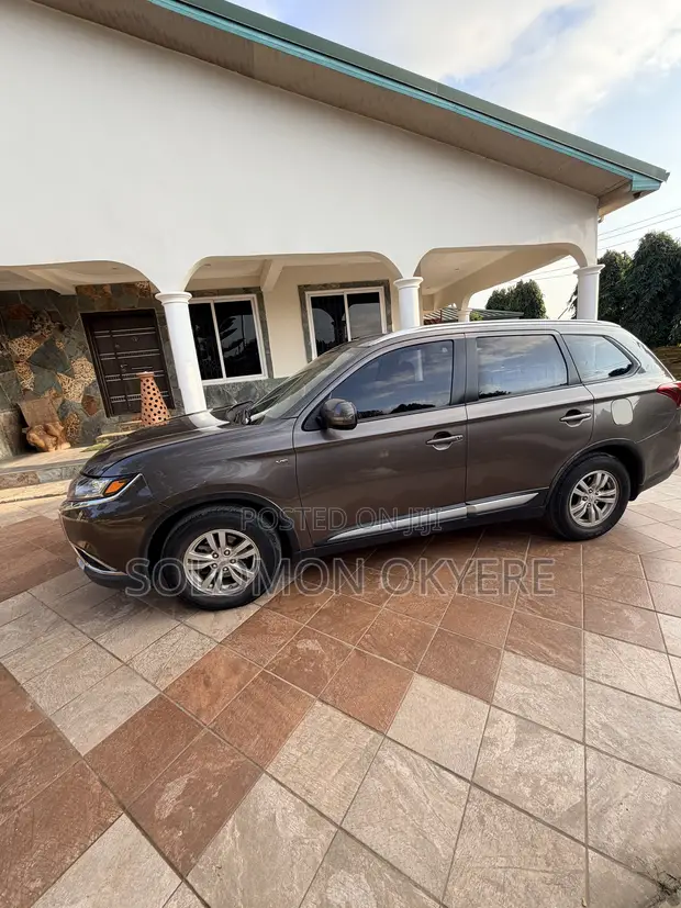 Mitsubishi Outlander ES FWD 2016 Brown - 1
