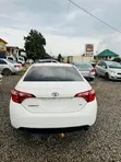 Toyota Corolla 2017 White - 2