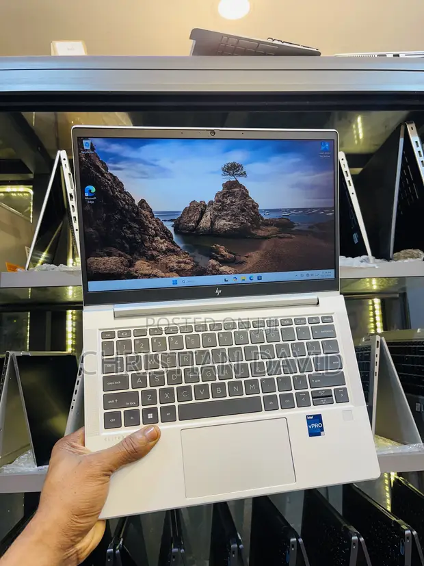HP EliteBook 630 G10 Laptop: Core i5, 16GB RAM, 256GB SSD - 1