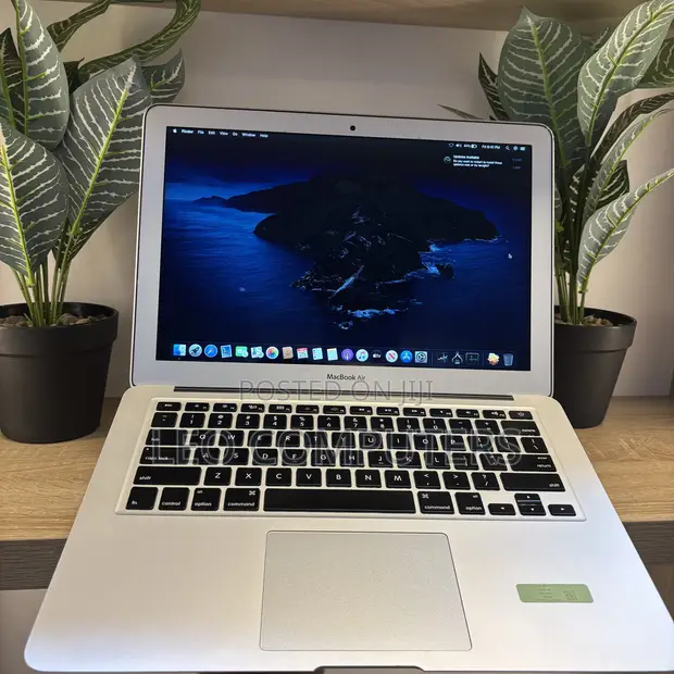 Apple MacBook Air 2017 13-inch 8GB RAM 128GB SSD - 1