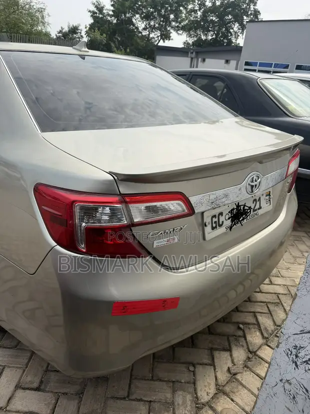 2014 Toyota Camry XLE V6 Sedan - 1