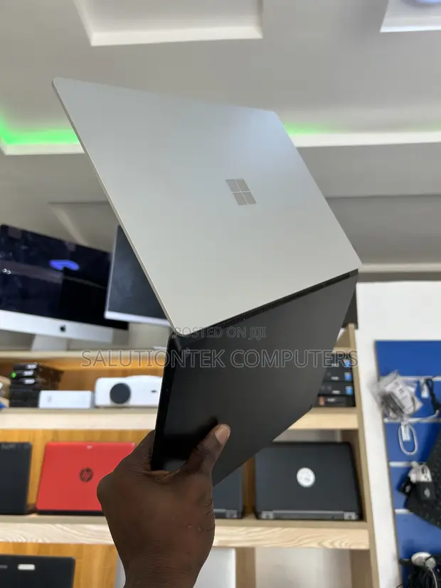 Microsoft Surface Laptop 2 - 13" Touchscreen - 1