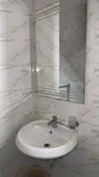 Bright Queen Room with Kitchen & Balcony near Labadi Beach - 1