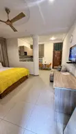 Bright Queen Room with Kitchen & Balcony near Labadi Beach - 4
