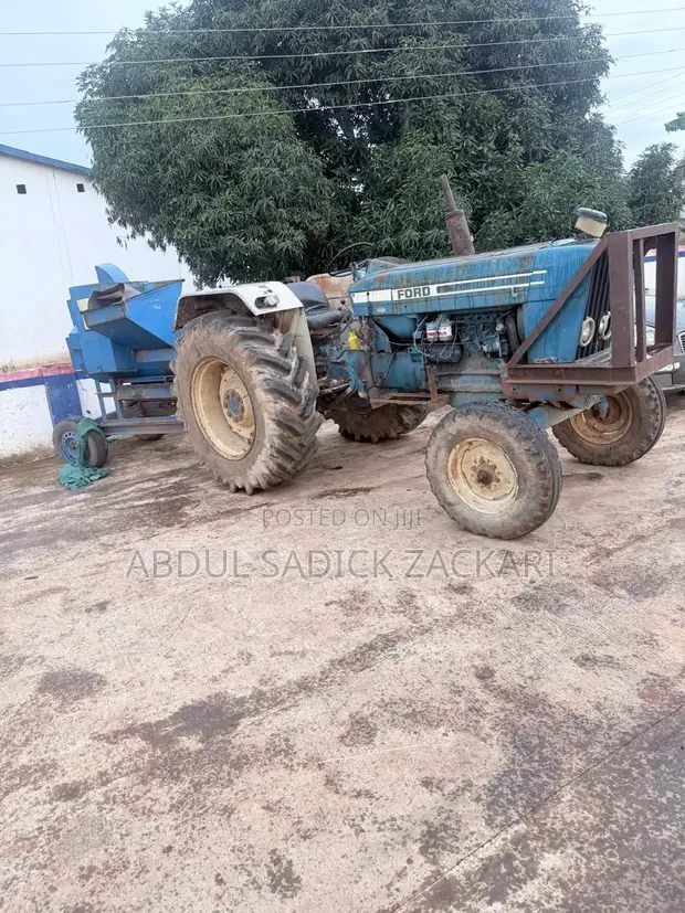 Ford 5000 Tractor with Corn Sheller - 1