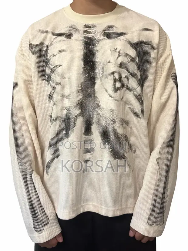 100K Unisex Tops and Down Clothing - 1