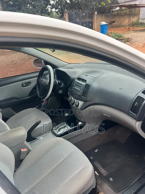 Hyundai Elantra SE 2010 White - 1