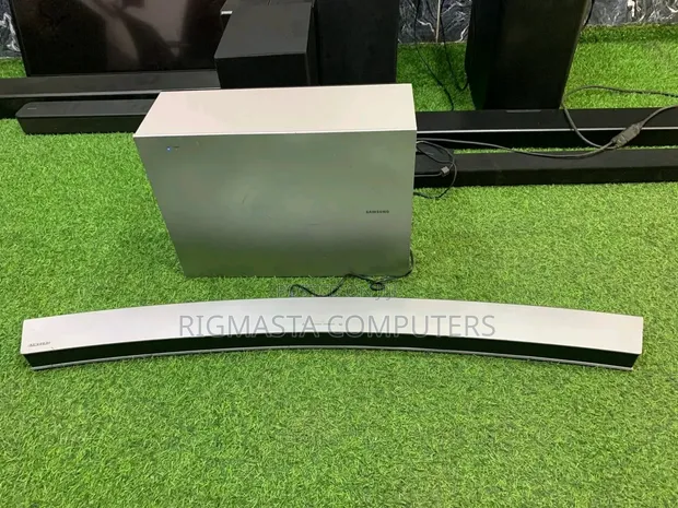 Samsung Curved Soundbar - Silver - 1