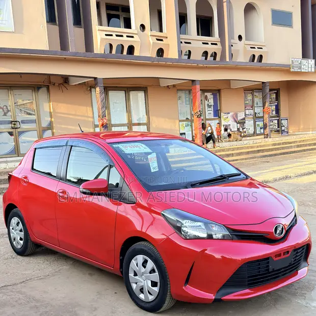 Toyota Vitz 1.3 FWD 5dr 2015 Red - 1