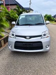Toyota Sienta 1.5 FWD 2014 Silver - 1