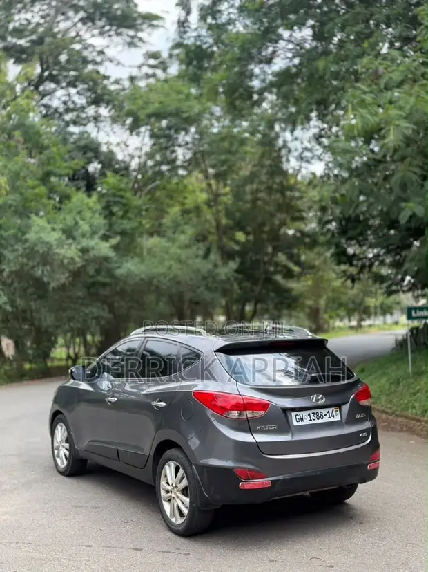 Hyundai Tucson 2014 Gray - 1