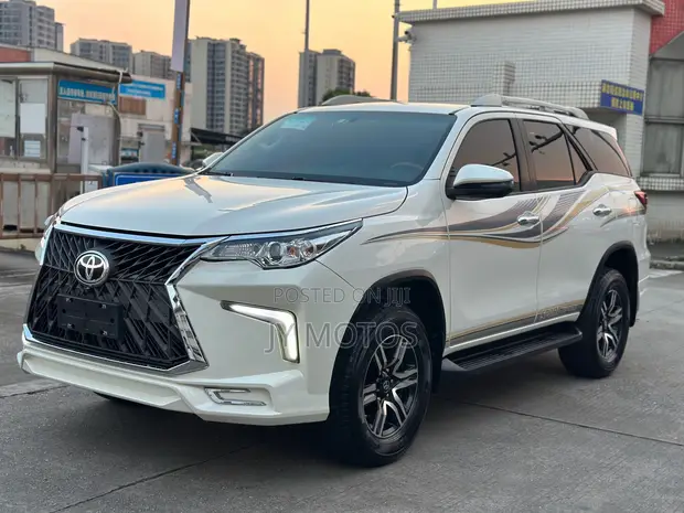 Toyota Fortuner 2.7 AWD 2018 White - 1