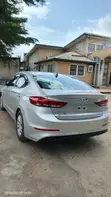 Hyundai Elantra 2017 Silver - 2