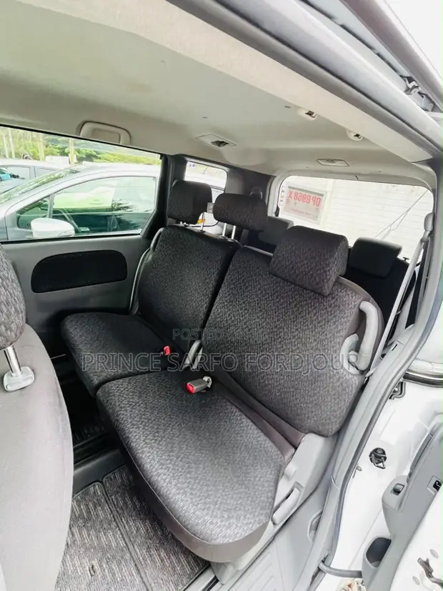Toyota Sienta 2014 White - 1