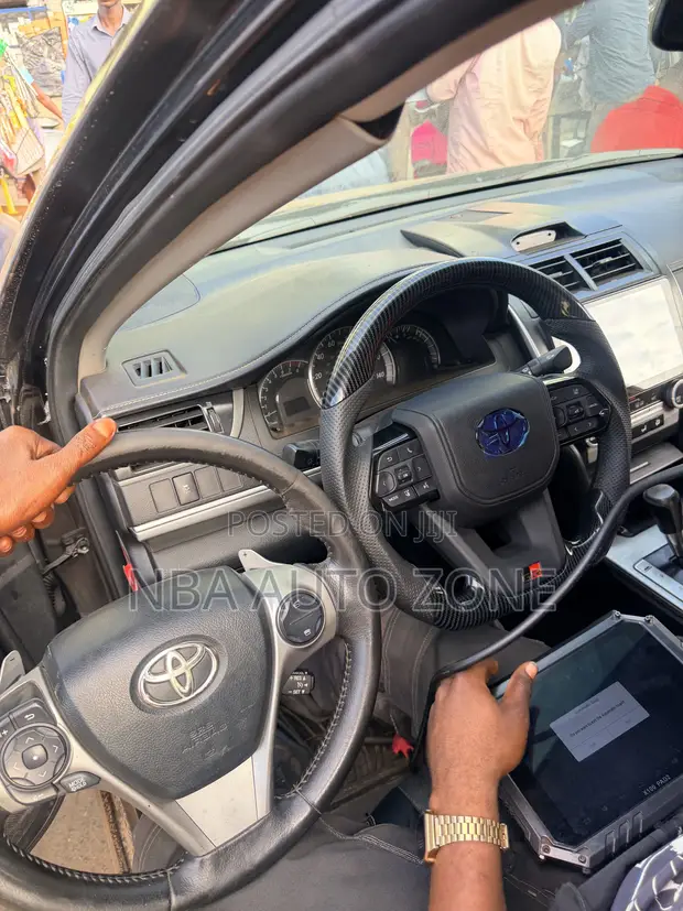 Toyota Camry Spider GR Steering Wheel (2011-2014) - Aftermarket - 1