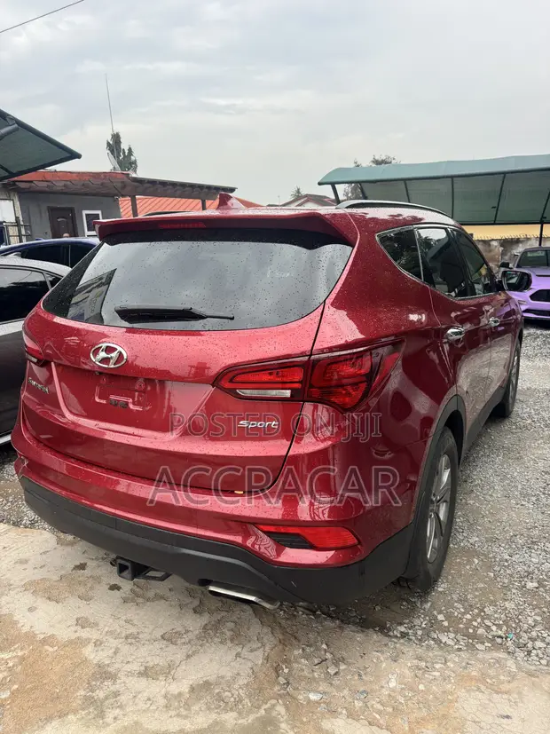 Hyundai Santa Fe 2018 Red - 1