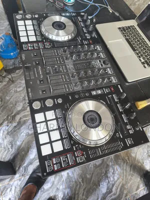 Pioneer DDJ-SX3 DJ Controller