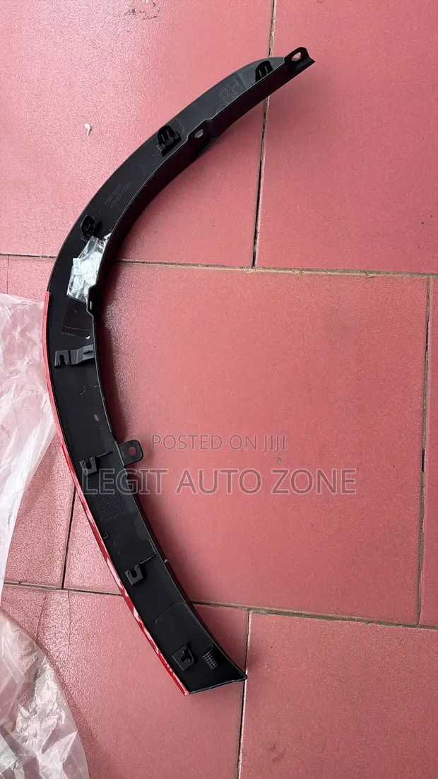 Toyota Highlander 2020-2023 Back Fender Moulding - 1