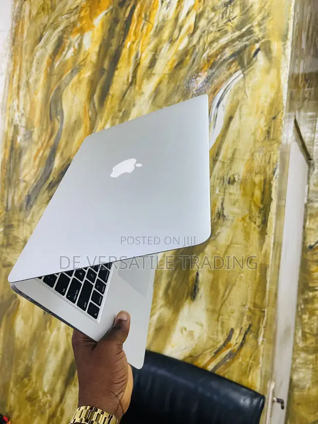 Apple MacBook Air 2013 13-inch Core i7 8GB RAM 256GB SSD - 1