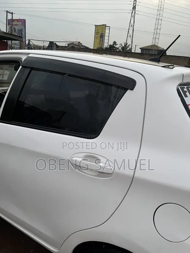 Toyota Vitz 1.3 AWD 5dr 2012 White - 1