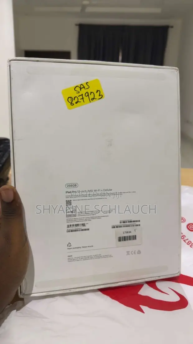 New Apple iPad Pro 13" (2025) 256GB Black - 1