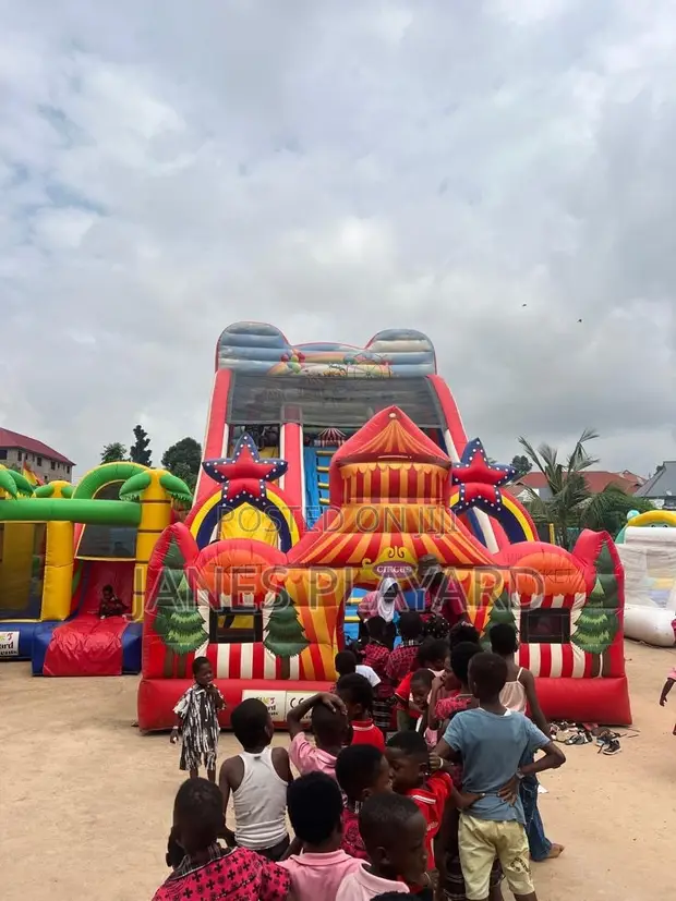 Circus Christmas Bouncy Castle - 1