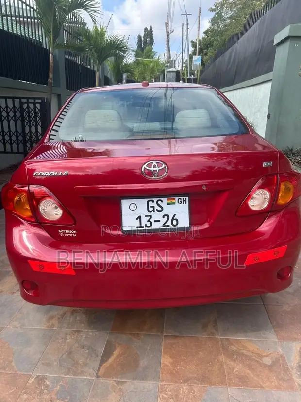 Toyota Corolla 2010 Red - 1