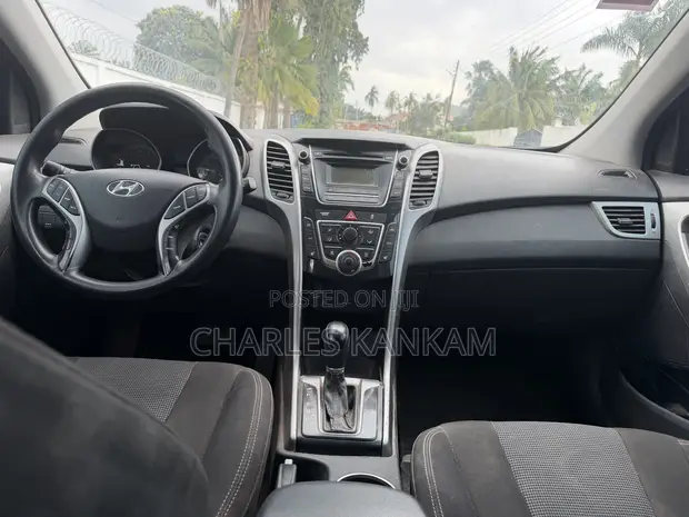 Hyundai Elantra GT 2013 Red - 1