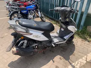 Kymco 2008 White Scooter