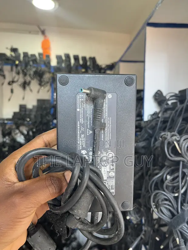 Original HP 200 Watts Charger - 1