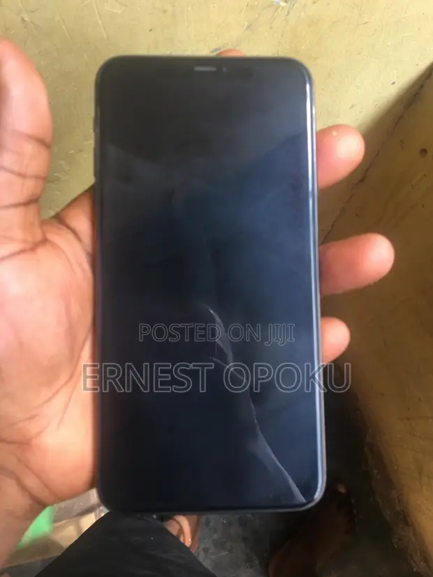 Apple iPhone 11 Pro Max 256GB Gray - 1