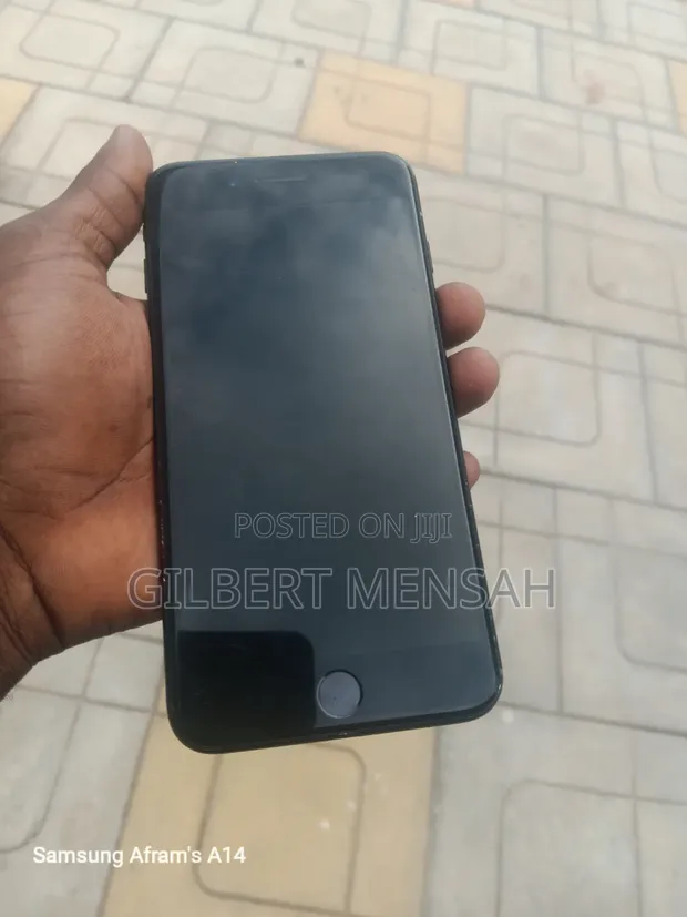 Apple iPhone 7 Plus 128GB Black - 1