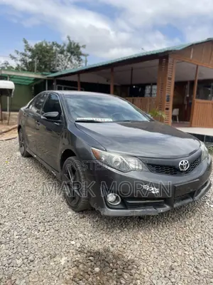 2014 Toyota Camry SE Sedan (2.5L)