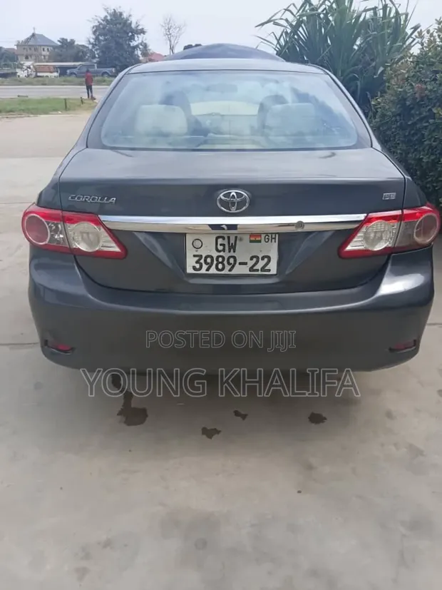 Toyota Corolla 2013 Gray - 1