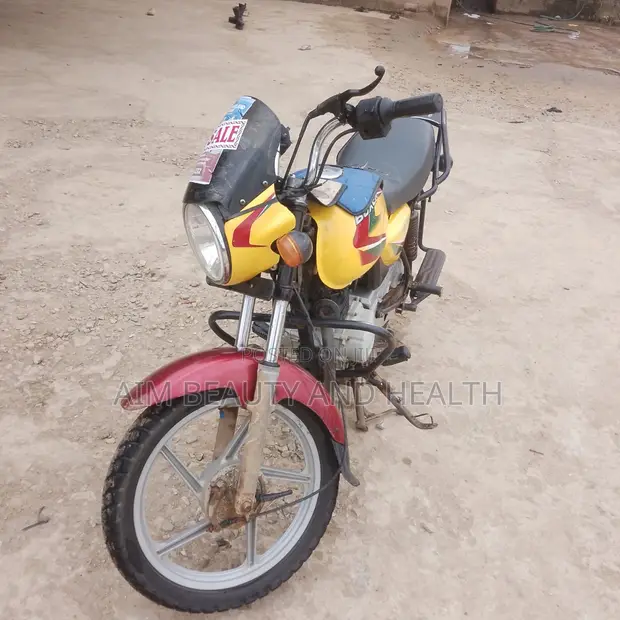 Bajaj Boxer 2022 Yellow - 1