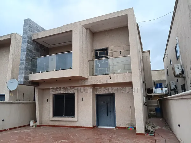 4 Bedroom Mansion for Sale in Lakeside Estate - 1