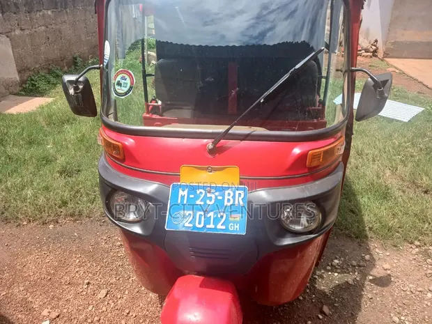 Bajaj RE 2024 Red - 1