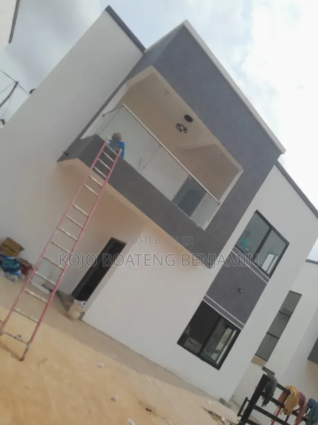 4-Bedroom House for Sale in Malejor - 1