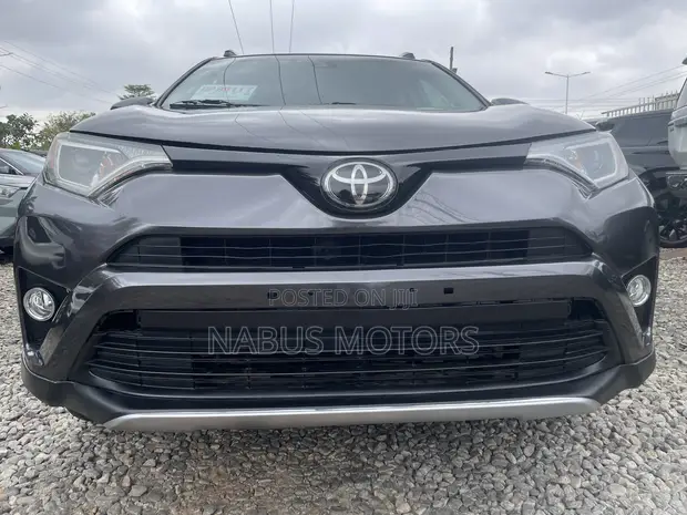 2018 Toyota RAV4 XLE SUV AWD - 1