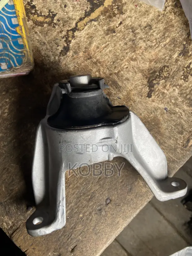 Honda CR-V 2017-2022 Front Engine Mount / Engine Seat - 1