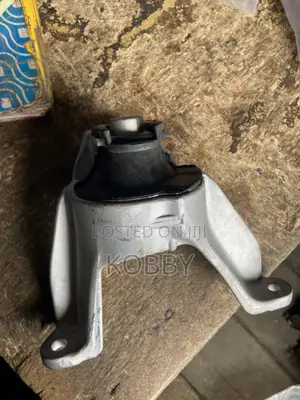 Honda CR-V 2017-2022 Front Engine Mount / Engine Seat