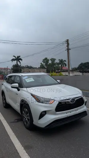 2022 Toyota Highlander XLE White
