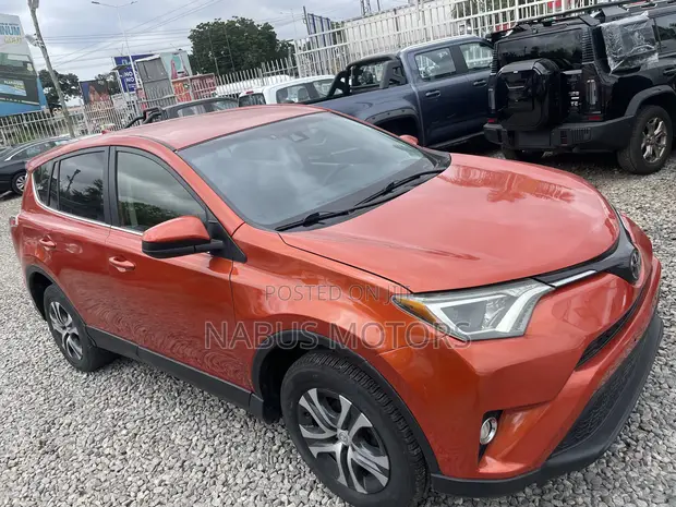 2018 Toyota RAV4 LE SUV AWD - 1