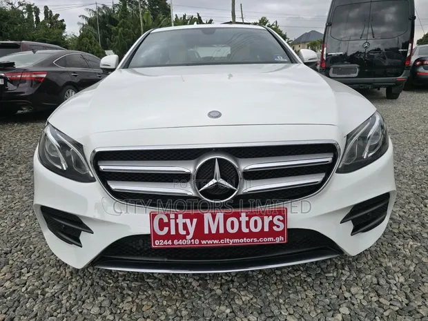 Mercedes-Benz E300 4Matic AWD Sedan 2017 White - 1