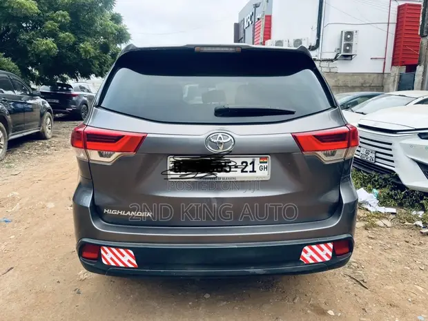 Toyota Highlander LE 2019 Gray - 1