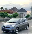 Toyota Vitz 1.3 FWD 5dr 2012 Gray - 2
